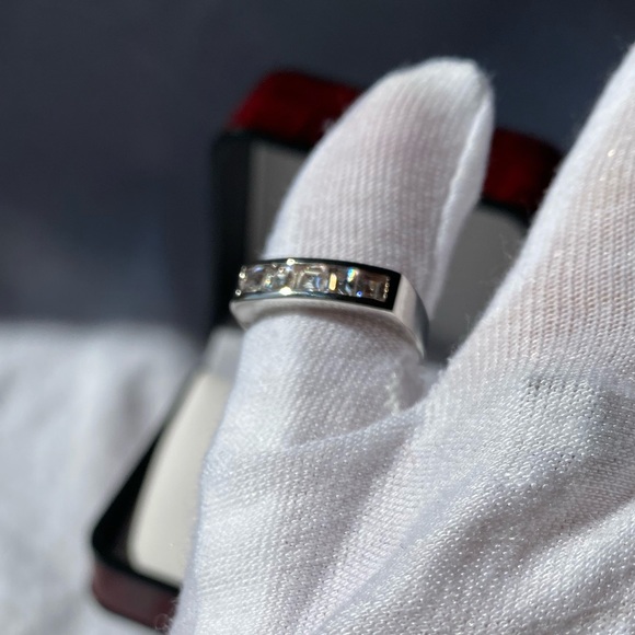 Gorgeous 925 Silver Semi eternity ring - Picture 5 of 5